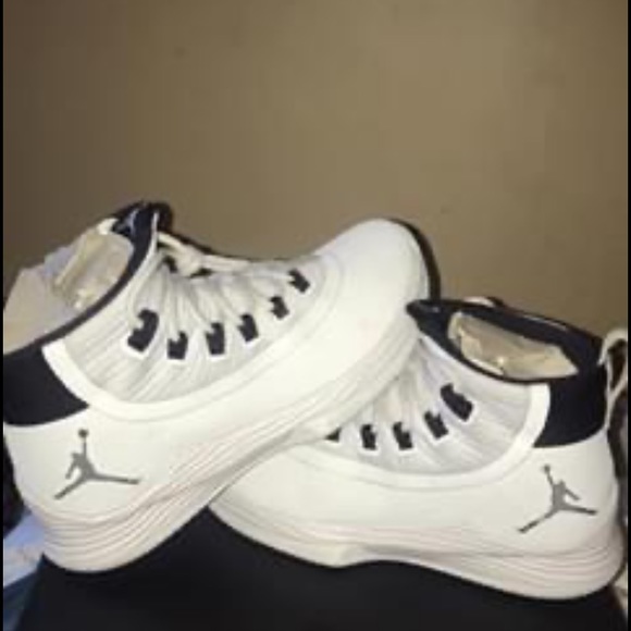 Jordan Ultra Fly 2 TB, Platinum/Metallic Silver - Picture 1 of 2